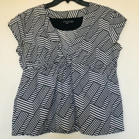 Volcom Black/White Capped SleeveTee/Blouse- Size Large - Picture 5 of 8